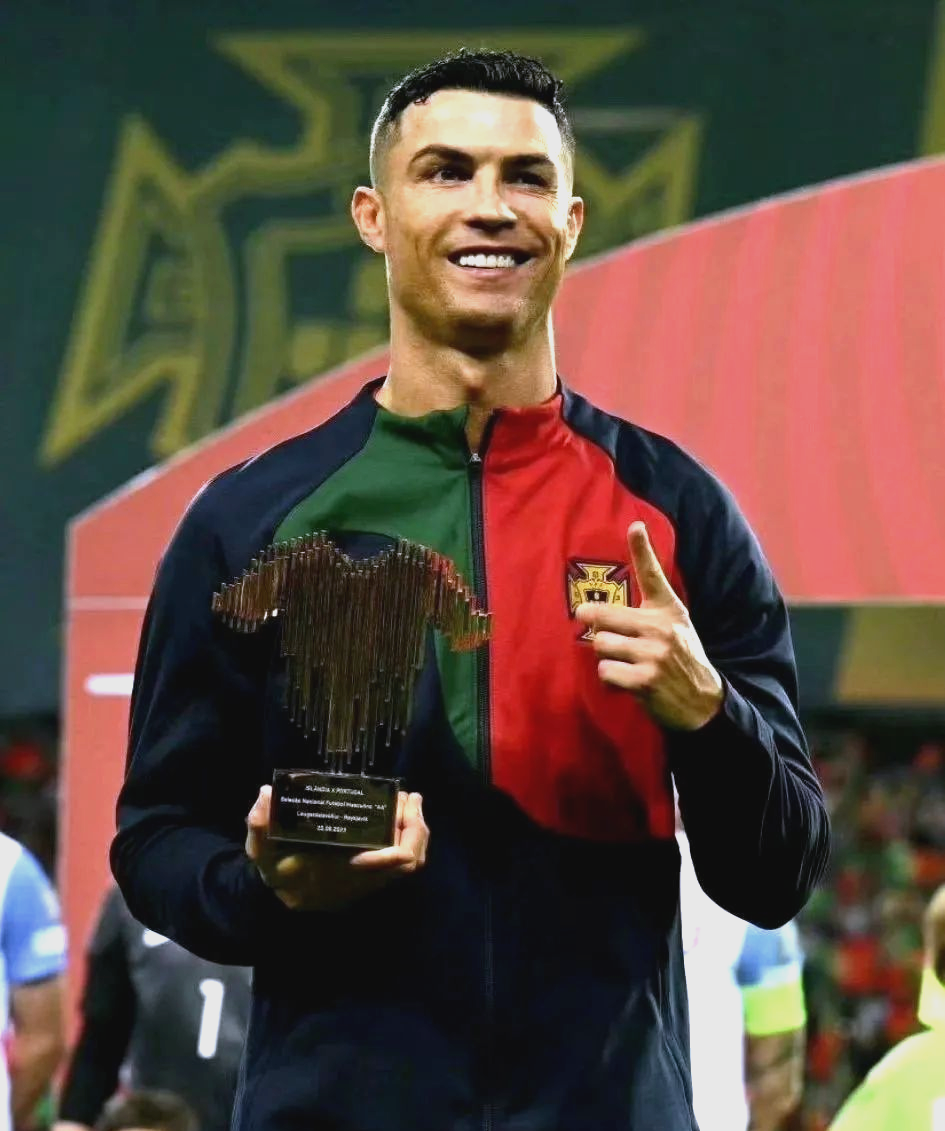 包含欧洲足坛传奇球员回顾，传奇人生的词条