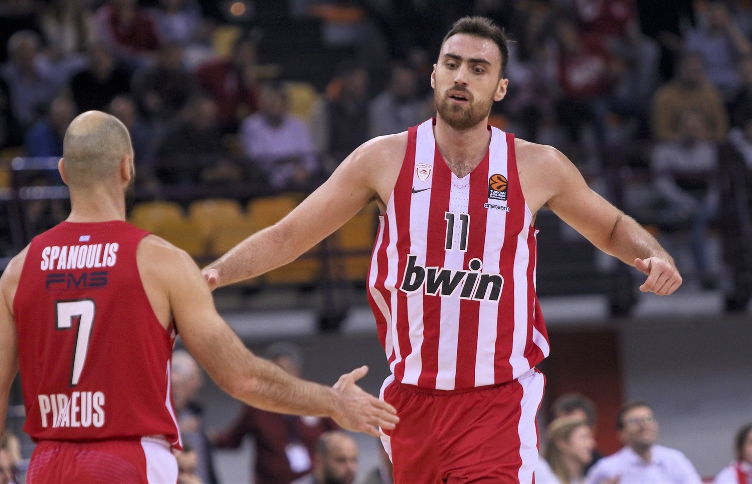 包含青岛蓝海大胜对手，掀起胜利浪潮的词条