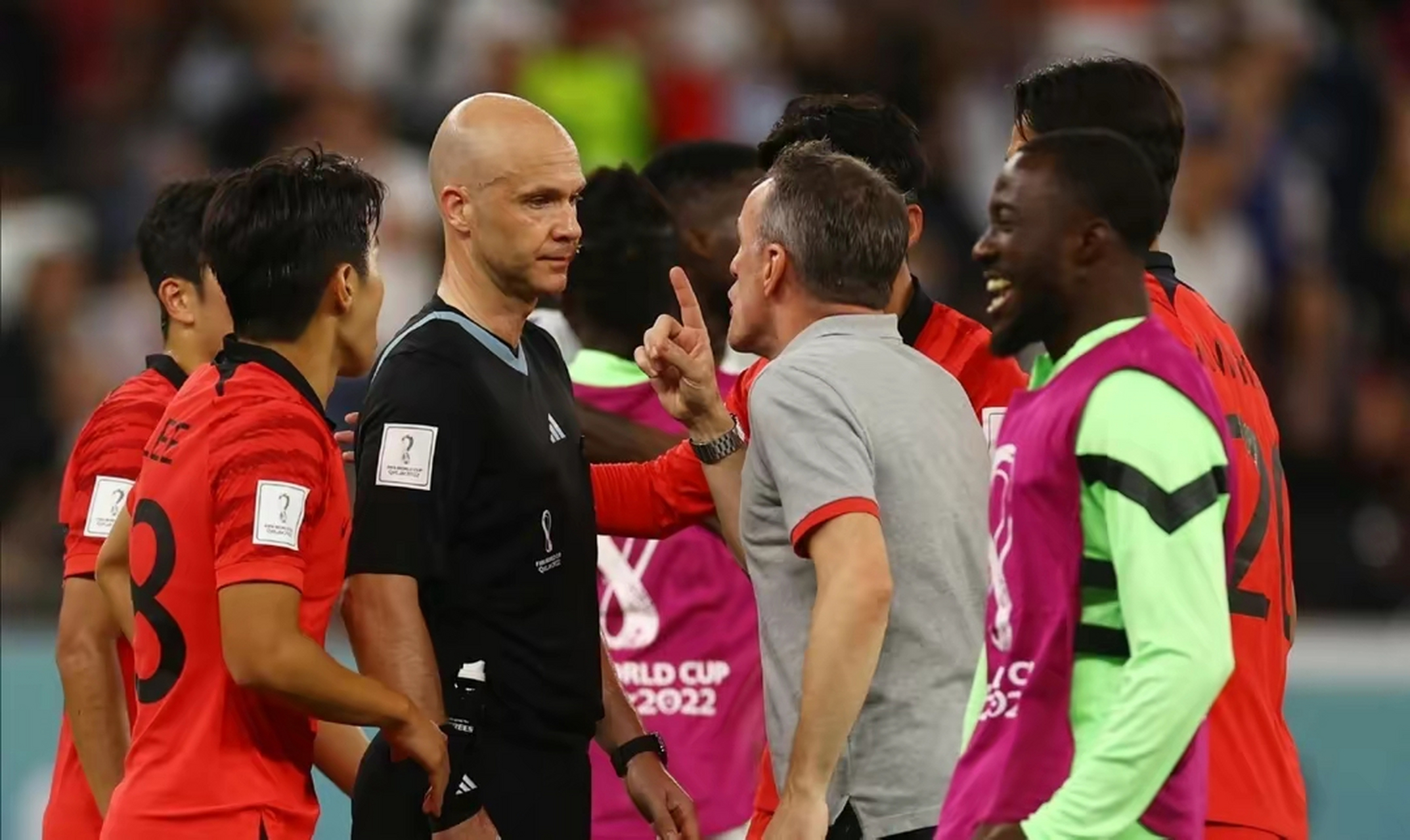 后卫红牌停赛，主教练赛前找寻替代办法