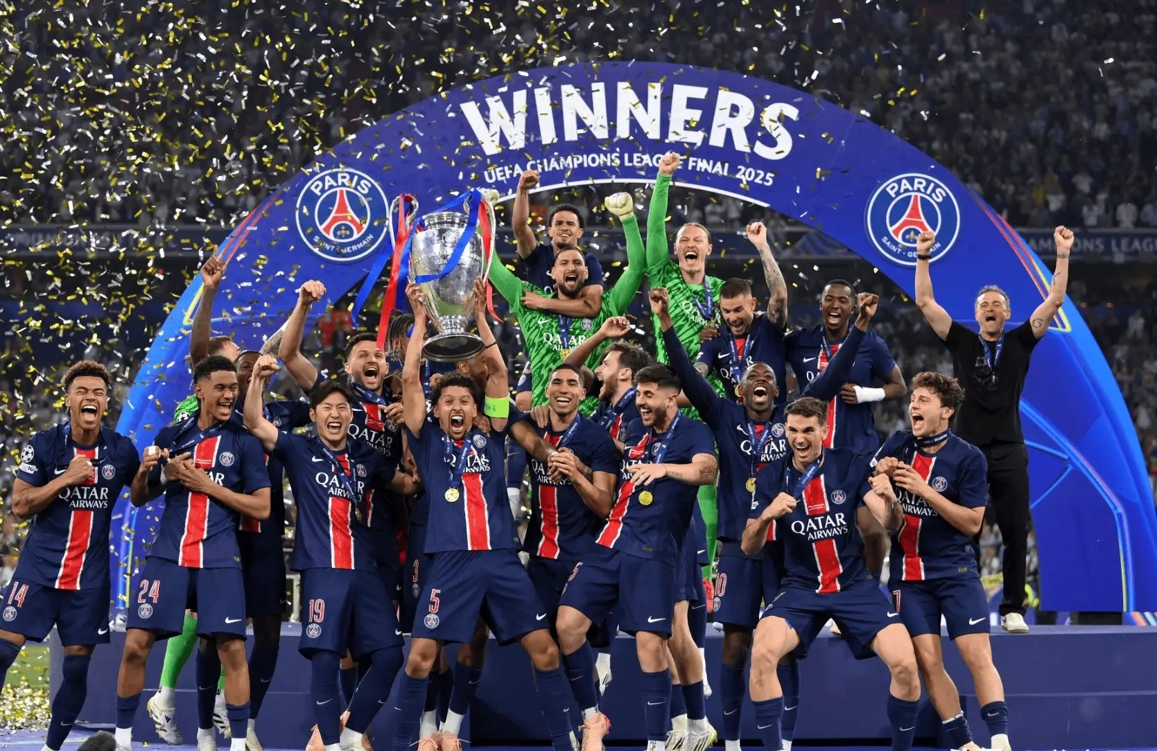 包含法甲劲旅闯入欧冠四强，舞动梦幻之旅的词条