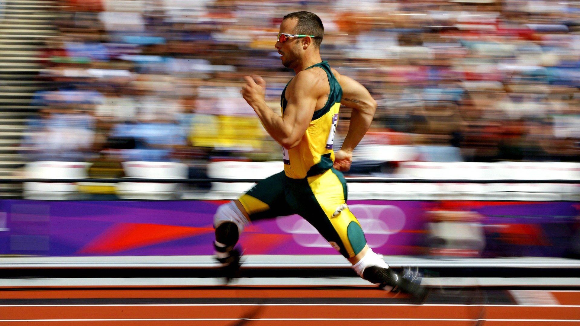 赛道传奇，阿斯顿马丁的完美逆袭与拉塞尔的炽热状态