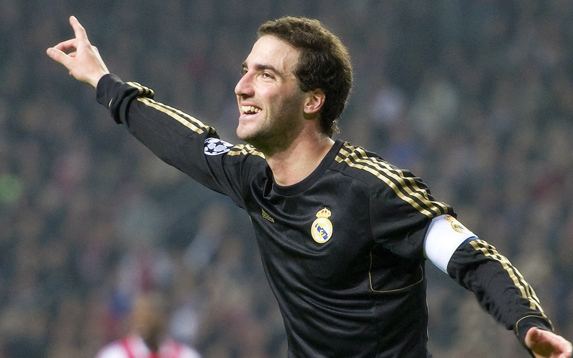 开云体育-欧冠烽火与洲际鏖战，当埃及法老凝视星条旗